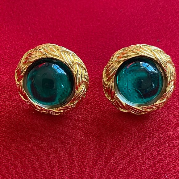 Vintage Clip-On Earrings - Picture 1 of 6